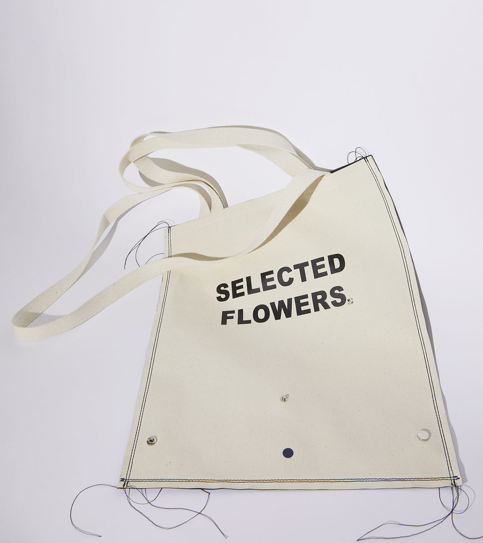 Mono navy flower tote