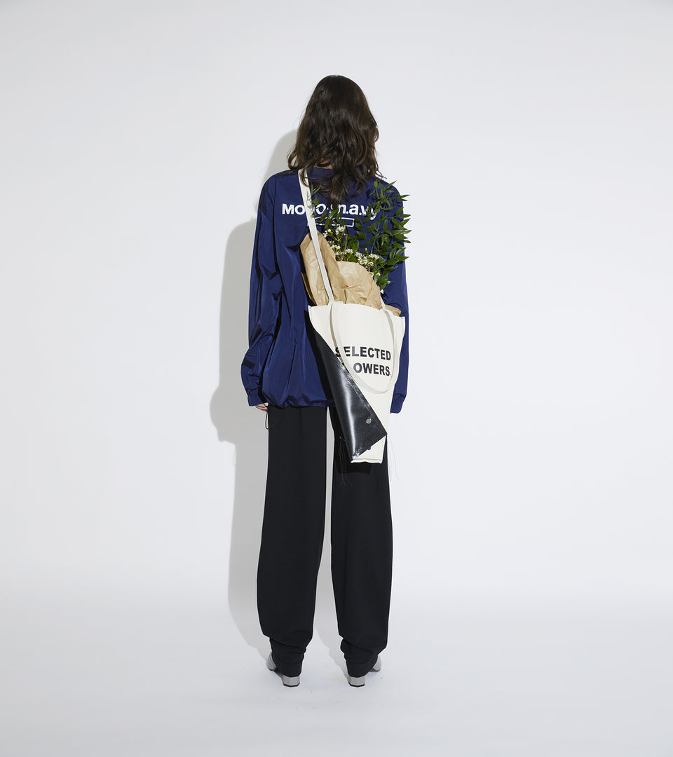 Mono navy flower tote